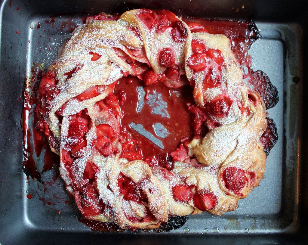 Süßes Swirl-Bread mit Erdbeeren und Himbeeren